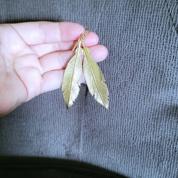 Mia Fiore Textured Gold💛 Feather🪶 Earrings - Picture 12 of 16